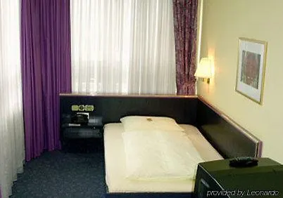 Hotel Domicil Hamburg By Golden Tulip 3*,