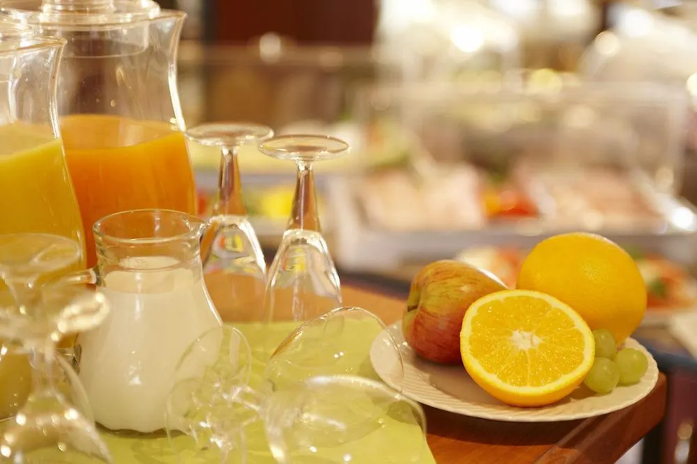 Hotel Domicil Hamburg By Golden Tulip 3*,